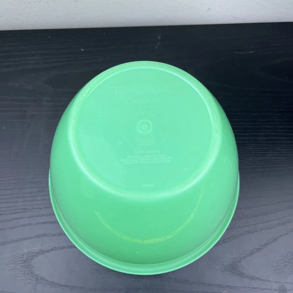 Vintage Tupperware Crisp-It #679-9 Jadite Lettuce Keeper Crisper No Lid No Spike